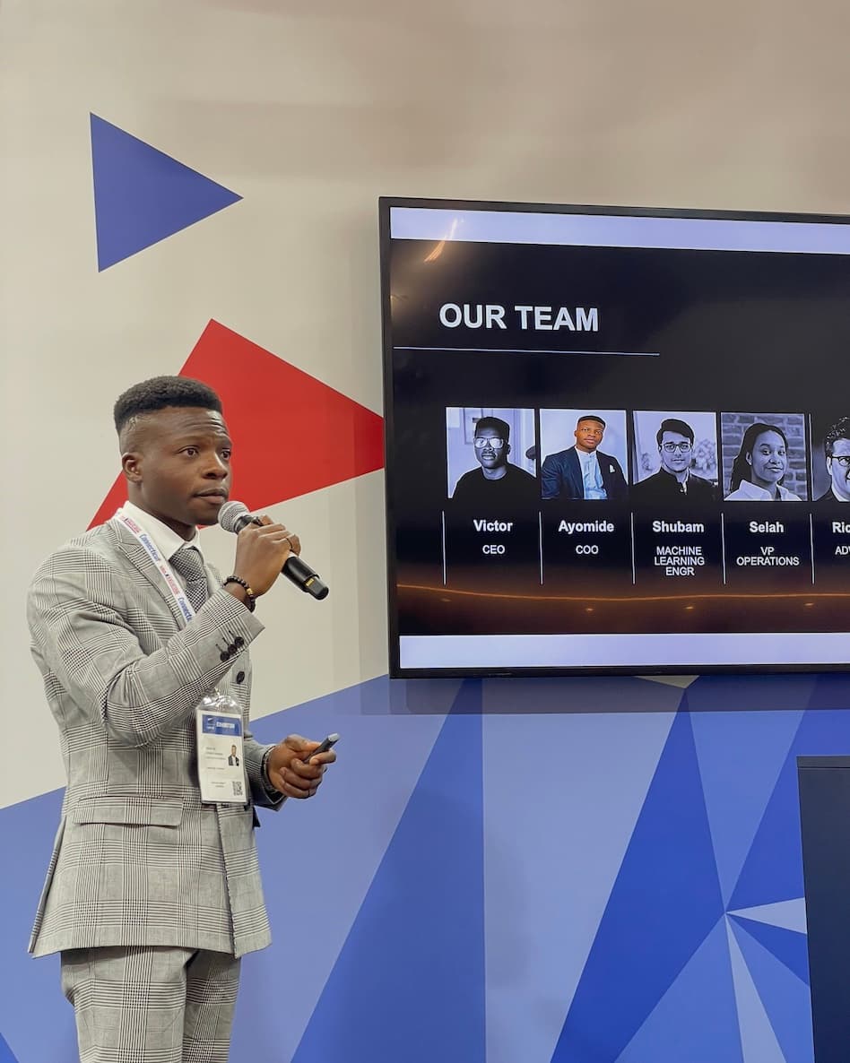 Ayomide speaking during an aviation presentation